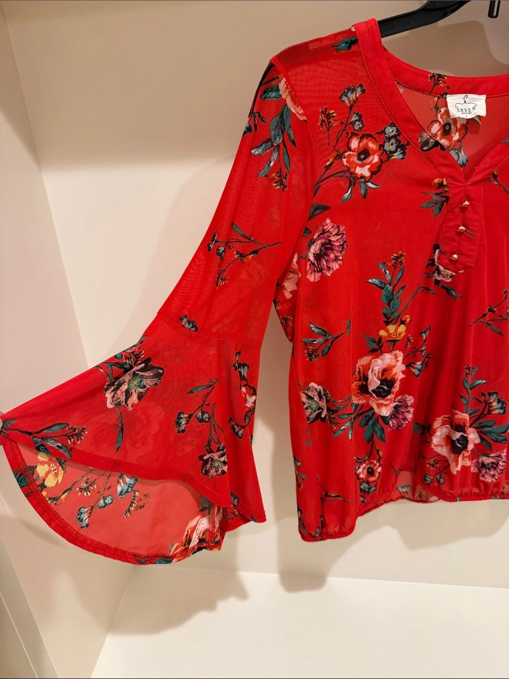 Red Floral V-Neck Buttoned Blouse - Picture 3 of 6
